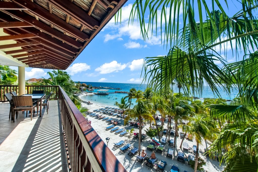 Penthouse with 180° beach view