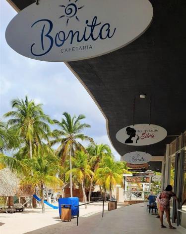 Verblijf bij LionsDive en bezoek Curaçao markten