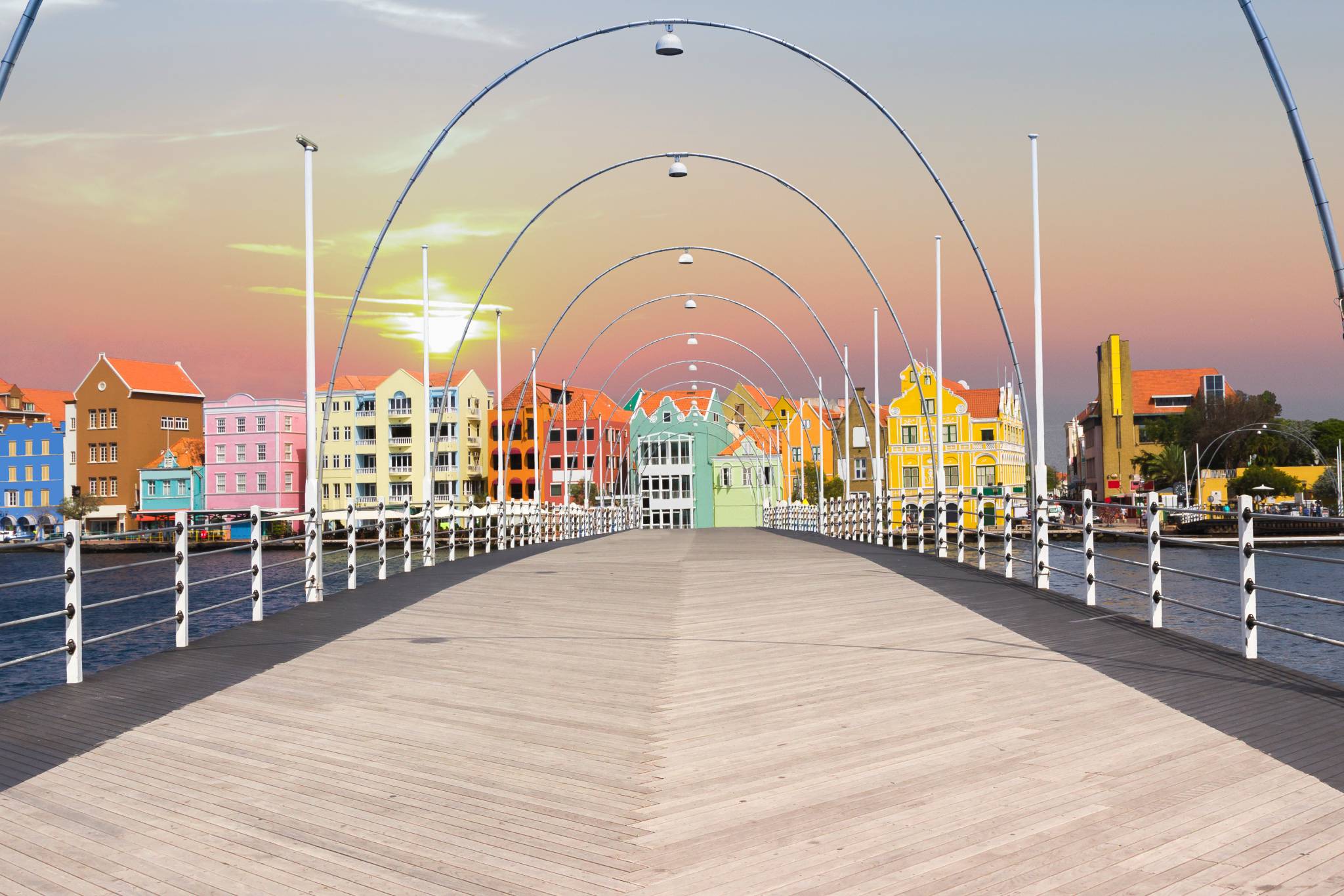 Visitando el centro de Willemstad durante un viaje a Curazao con presupuesto